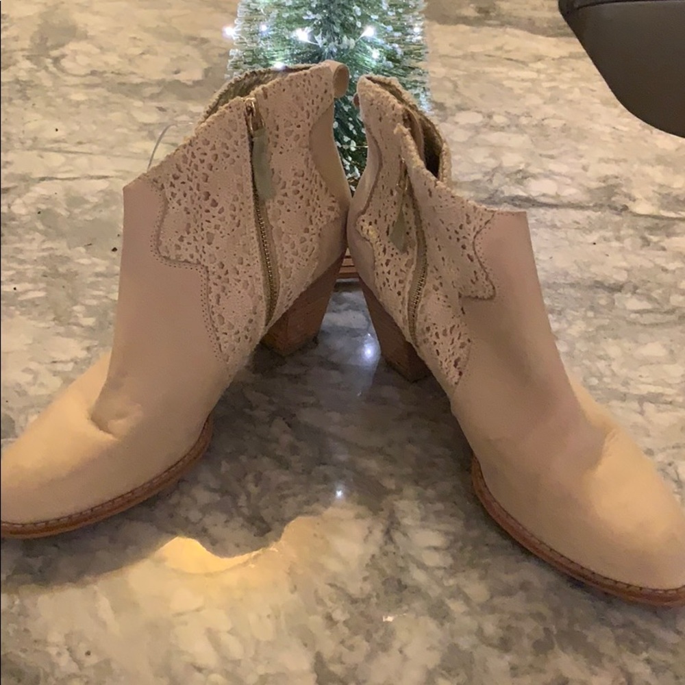 Miss Albright Anthopologie Ankle Boots Suede Zip